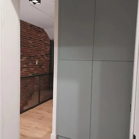 Z Duzym Tarasem, Bezplatny Parking, Awg